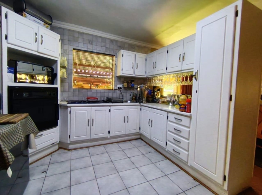 7 Bedroom Property for Sale in Langenhovenpark Free State